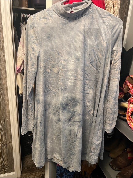 entro Dresses & Skirts - entro Light Gray Washed Tee